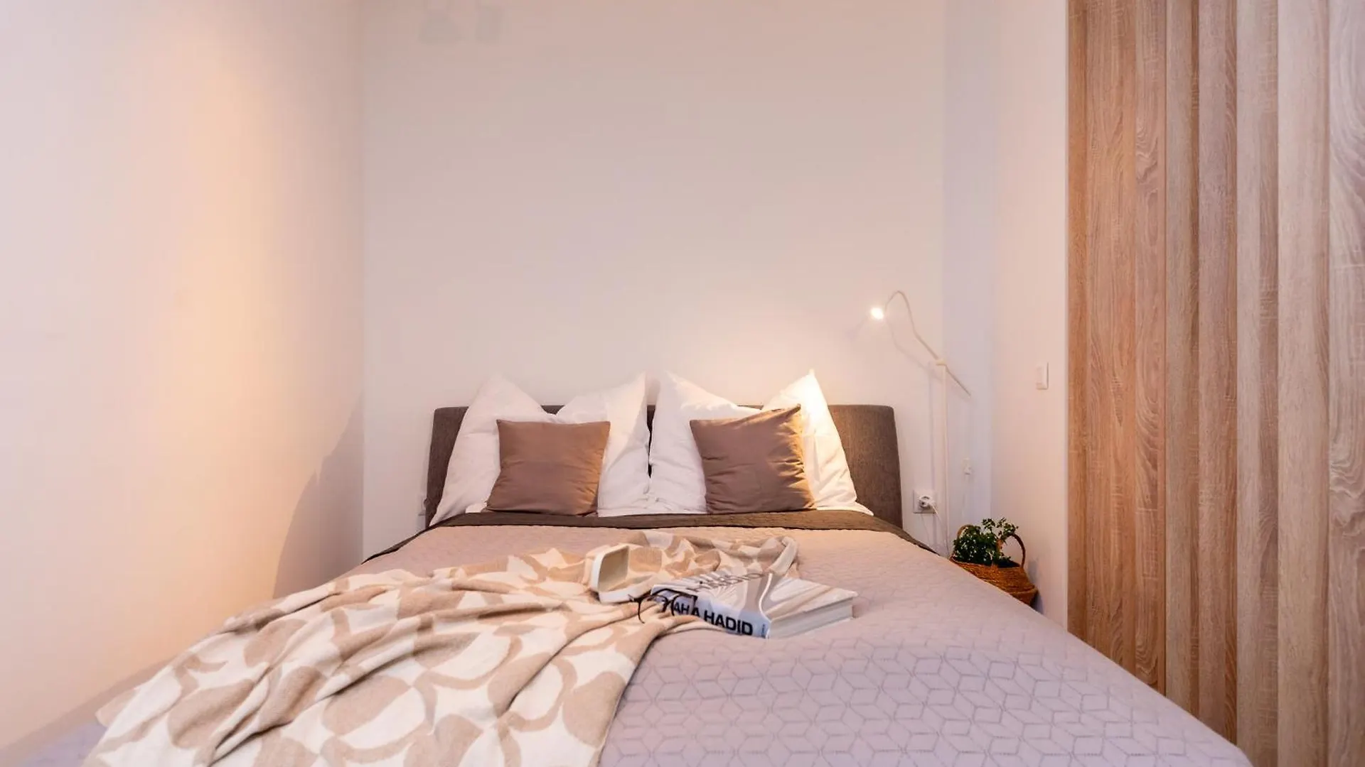 Erkel 18 Apartman Будапешт 0*,  Венгрия