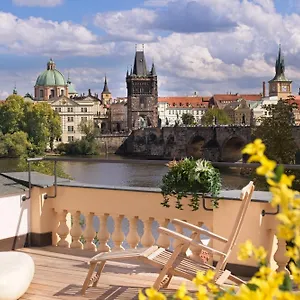 https://residence-charles-bridge.praguehotelsweb.com